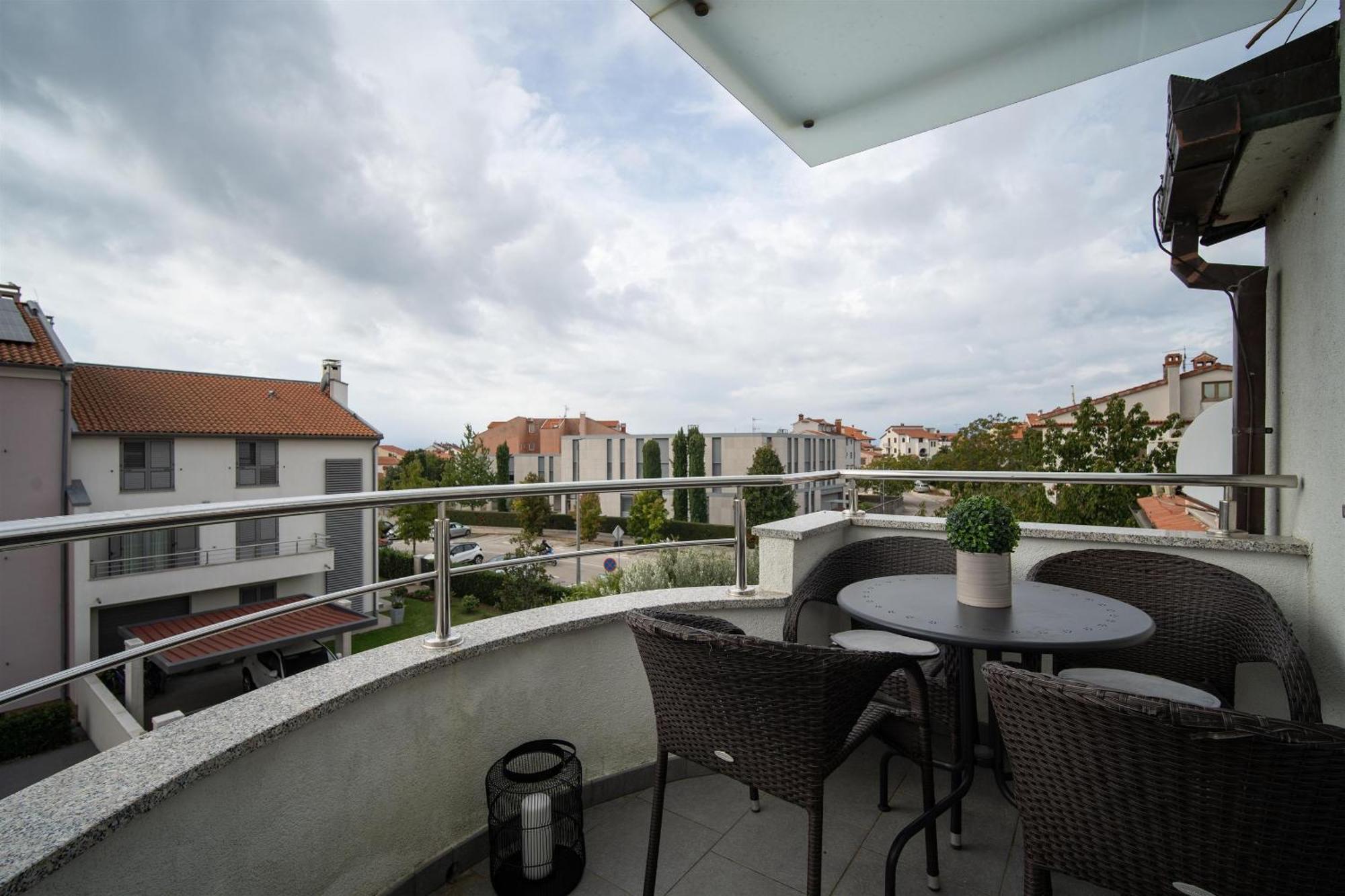 Apartments Valbruna 罗维尼 外观 照片