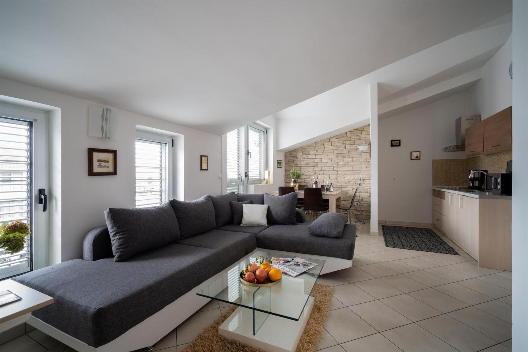 Apartments Valbruna 罗维尼 外观 照片