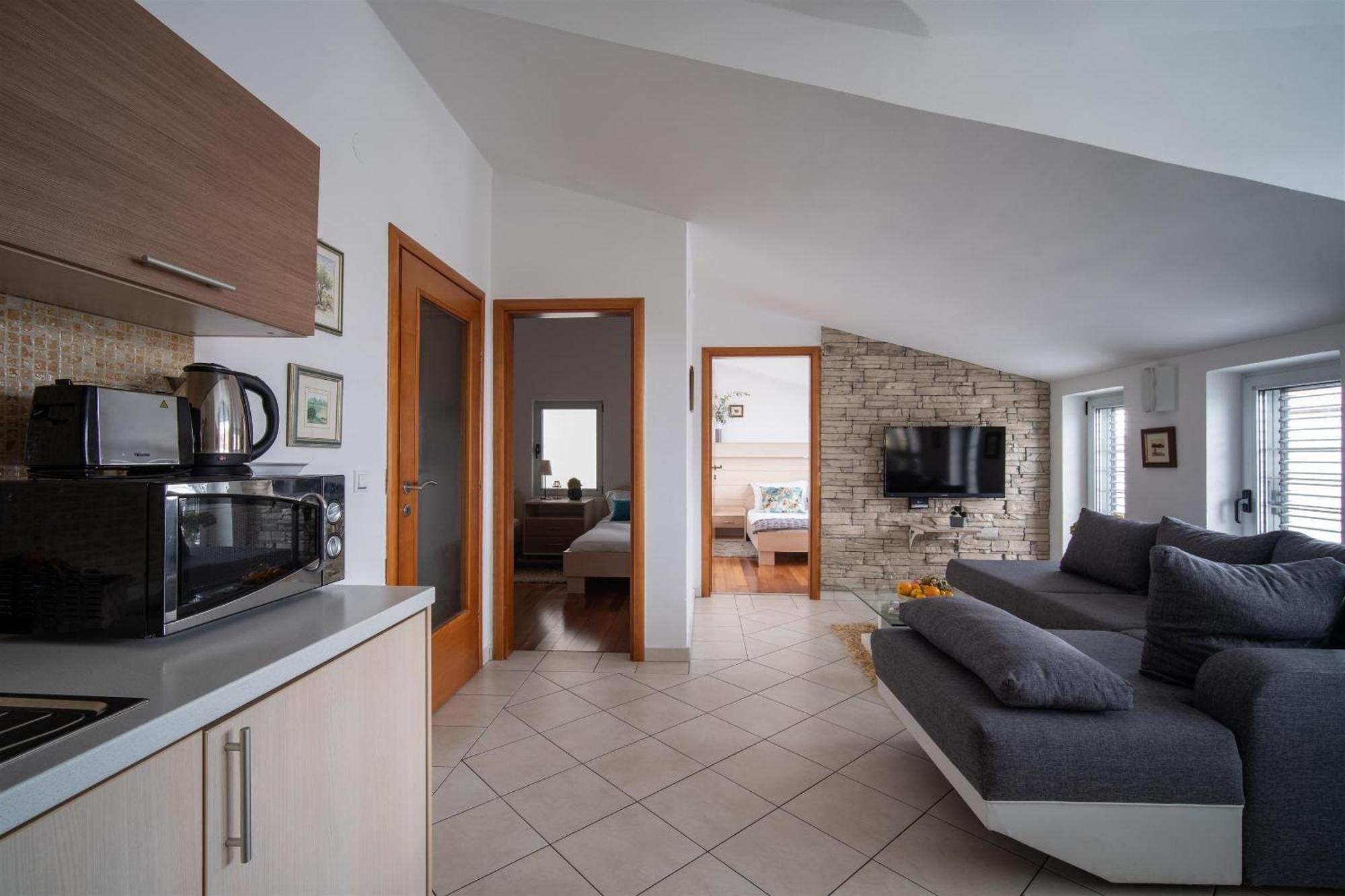 Apartments Valbruna 罗维尼 外观 照片