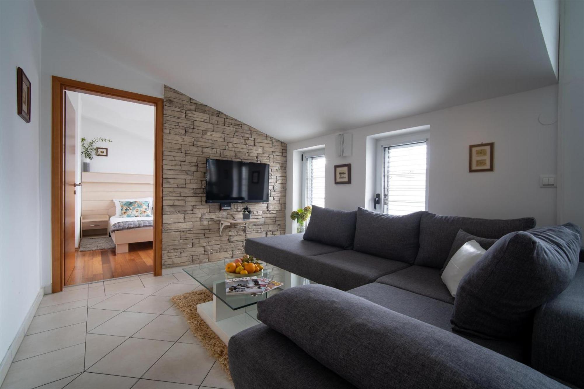 Apartments Valbruna 罗维尼 外观 照片