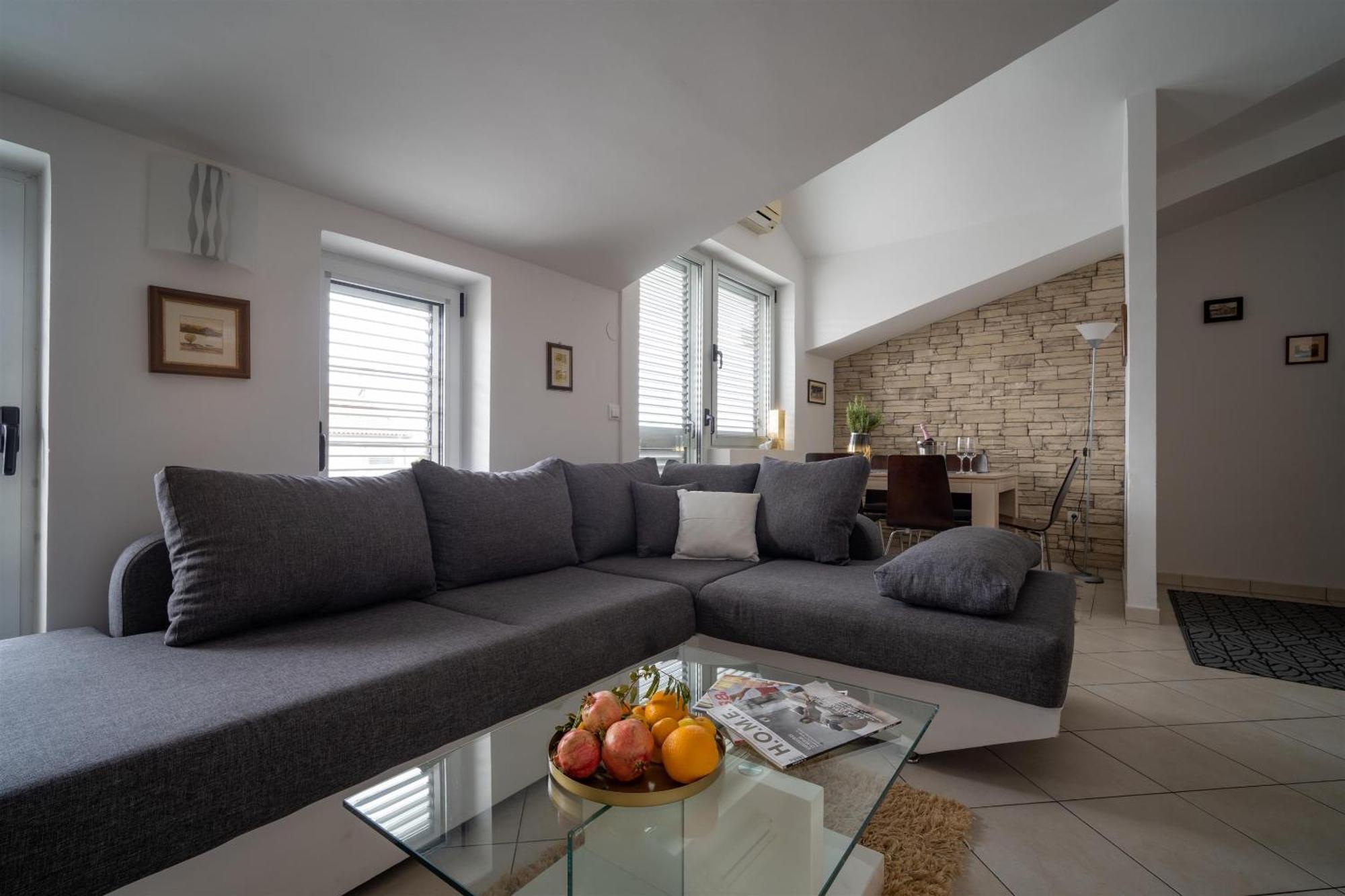 Apartments Valbruna 罗维尼 外观 照片