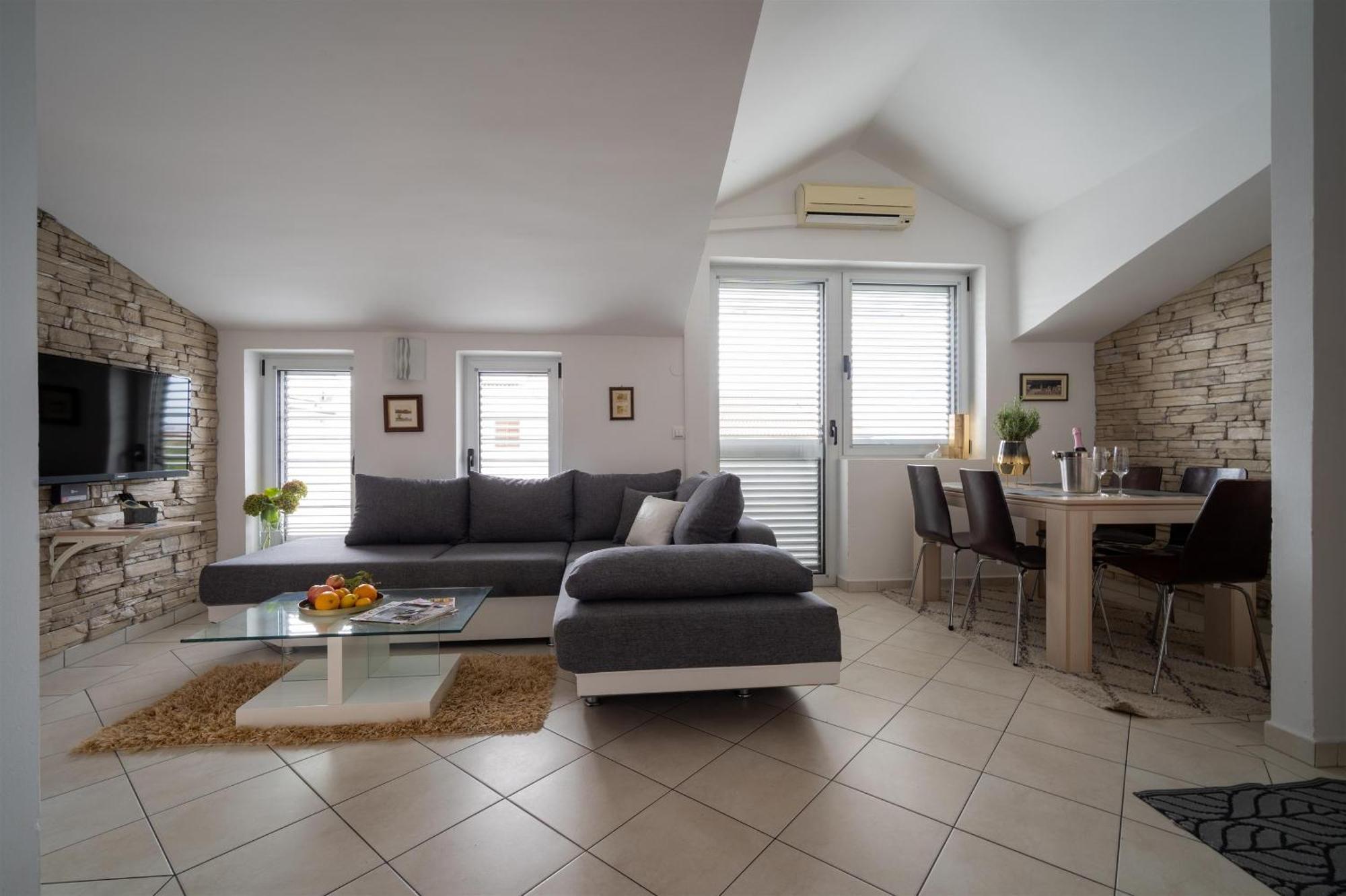 Apartments Valbruna 罗维尼 外观 照片