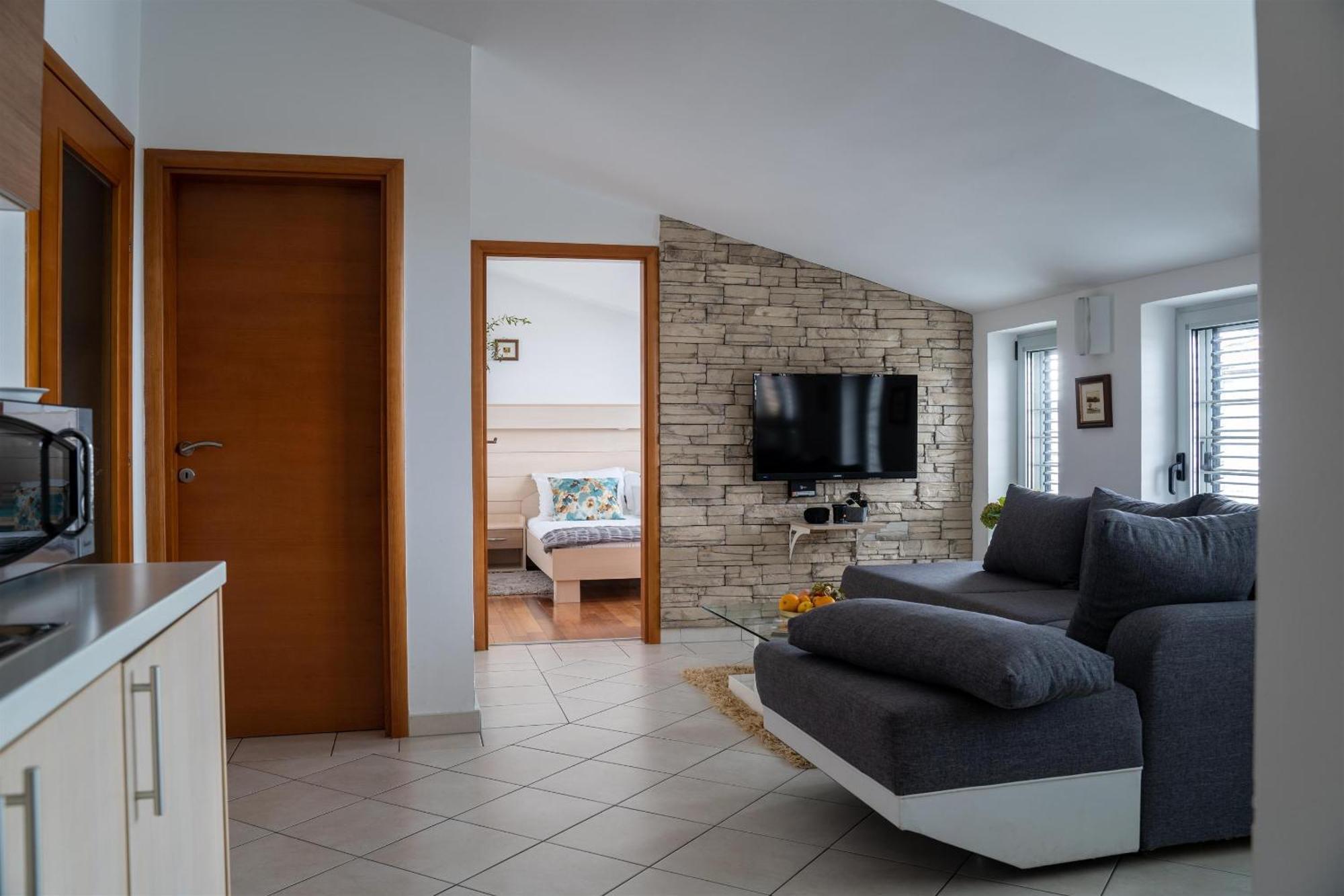 Apartments Valbruna 罗维尼 外观 照片