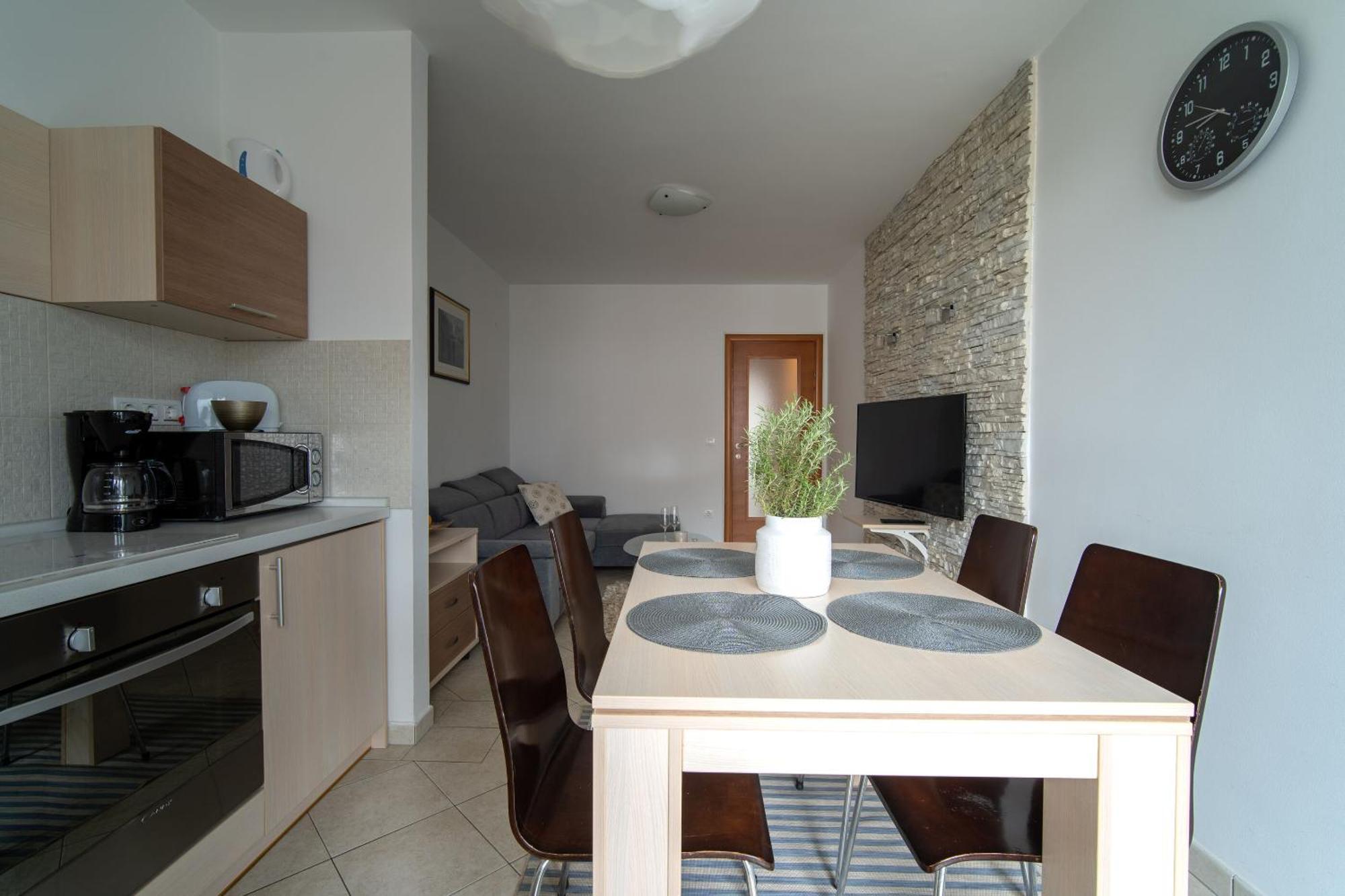Apartments Valbruna 罗维尼 外观 照片