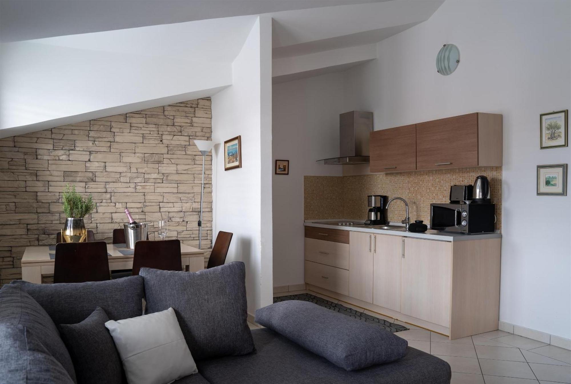 Apartments Valbruna 罗维尼 外观 照片