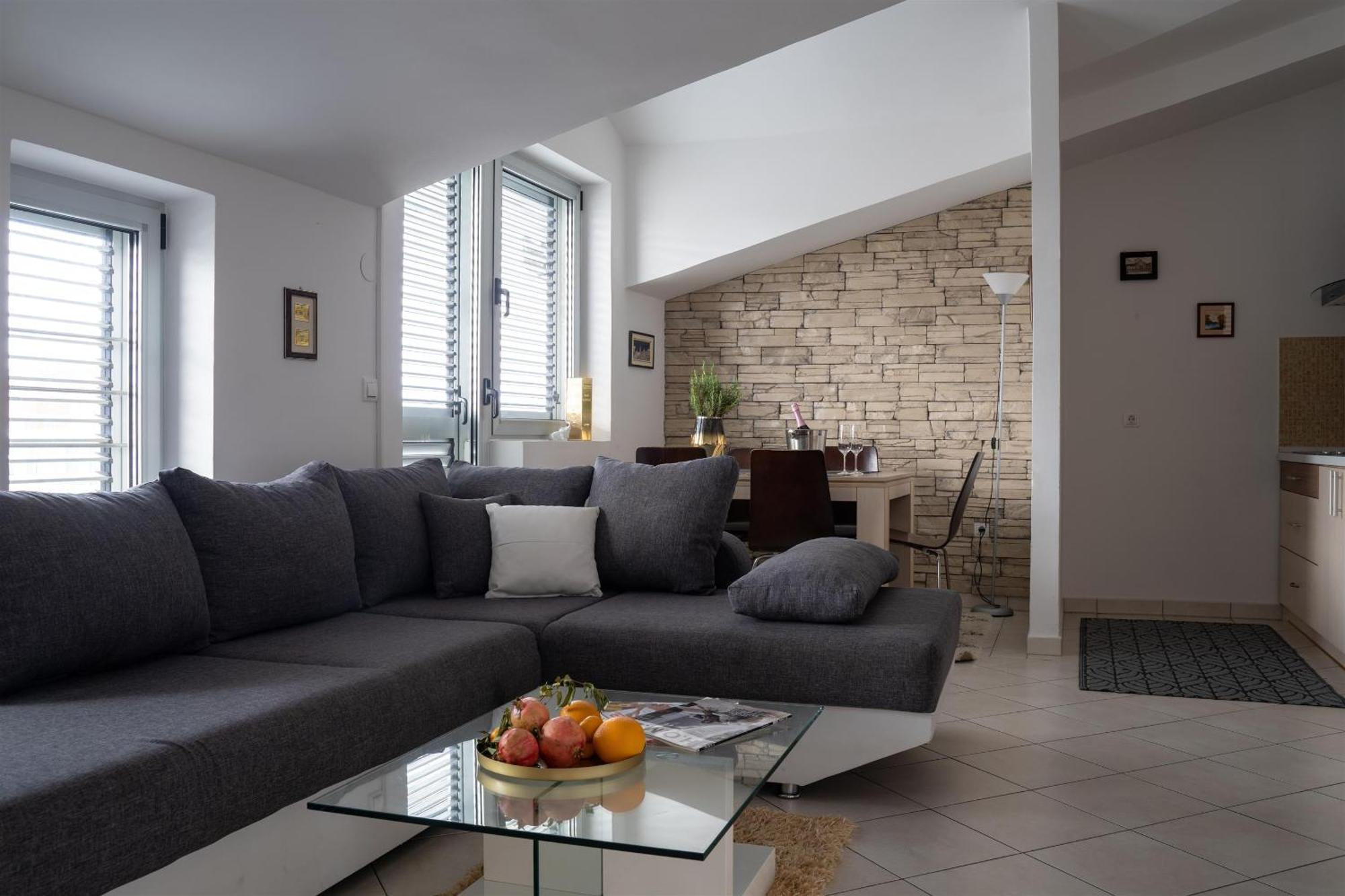 Apartments Valbruna 罗维尼 外观 照片