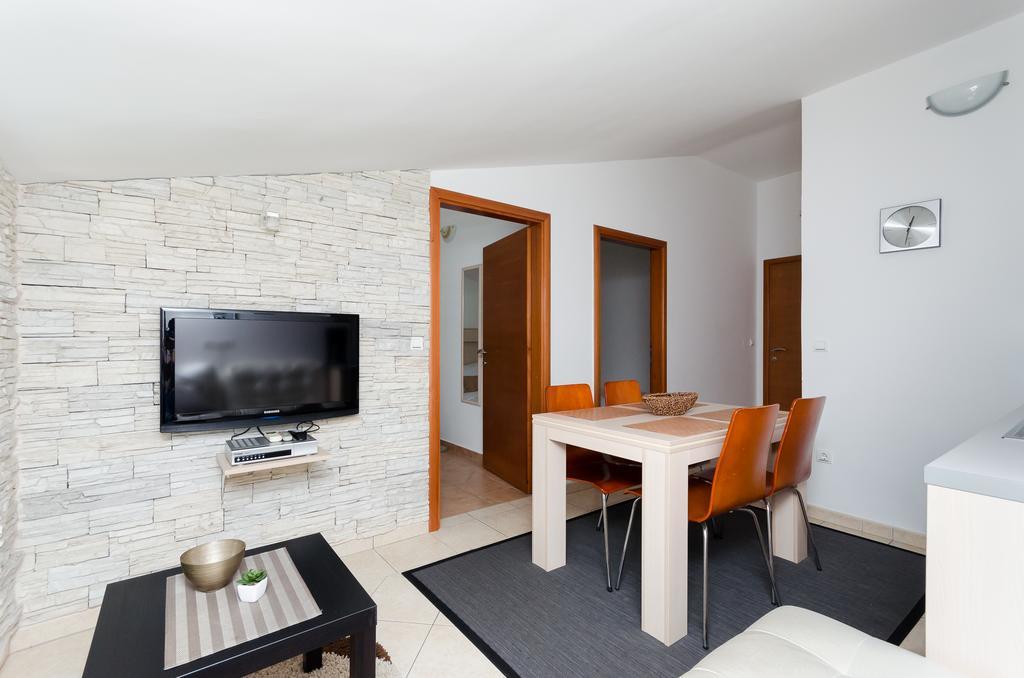 Apartments Valbruna 罗维尼 外观 照片