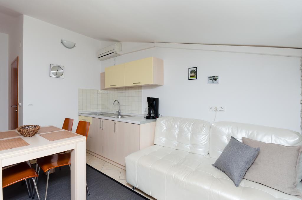 Apartments Valbruna 罗维尼 外观 照片