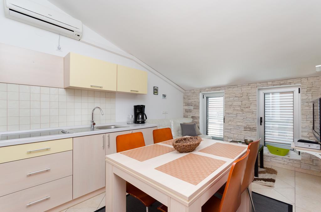 Apartments Valbruna 罗维尼 外观 照片