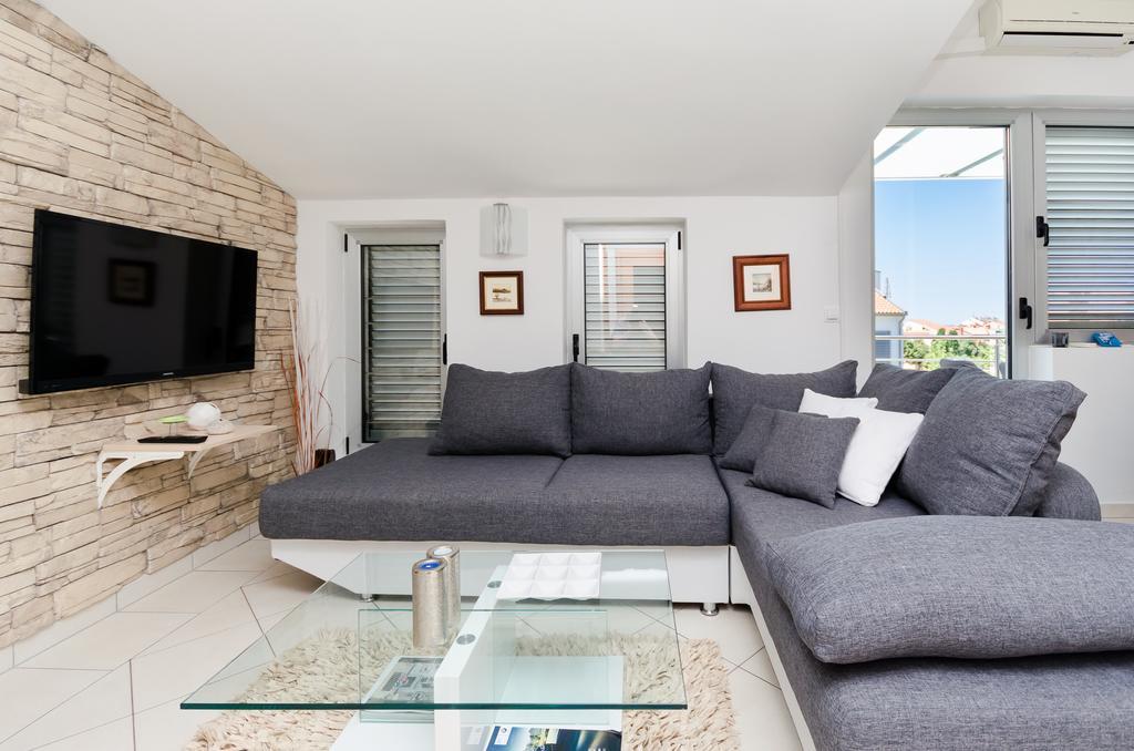 Apartments Valbruna 罗维尼 外观 照片