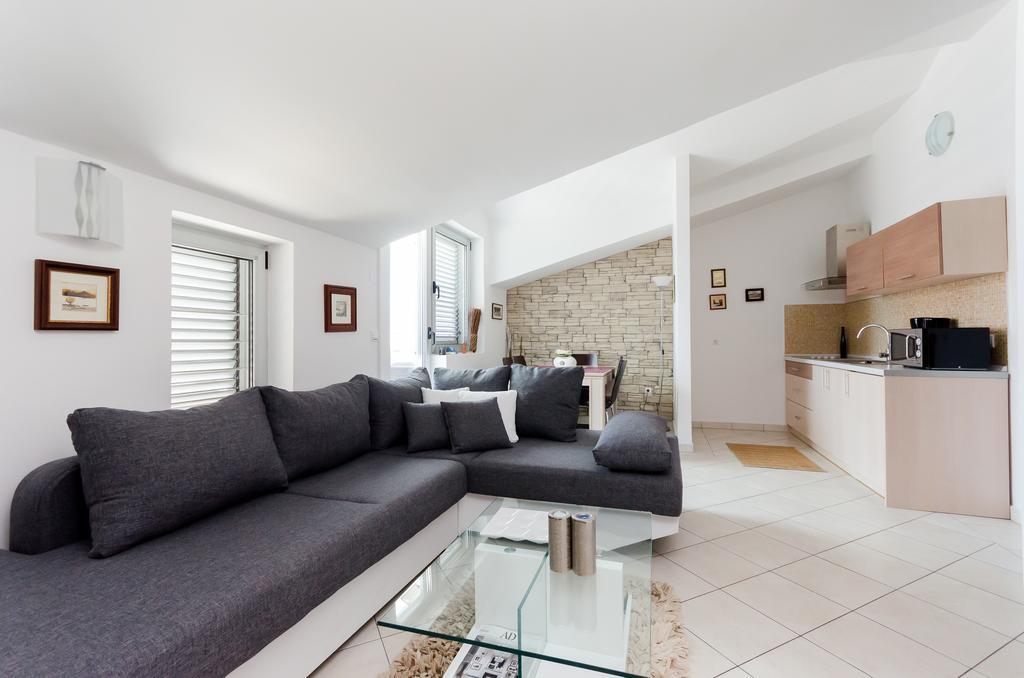 Apartments Valbruna 罗维尼 外观 照片
