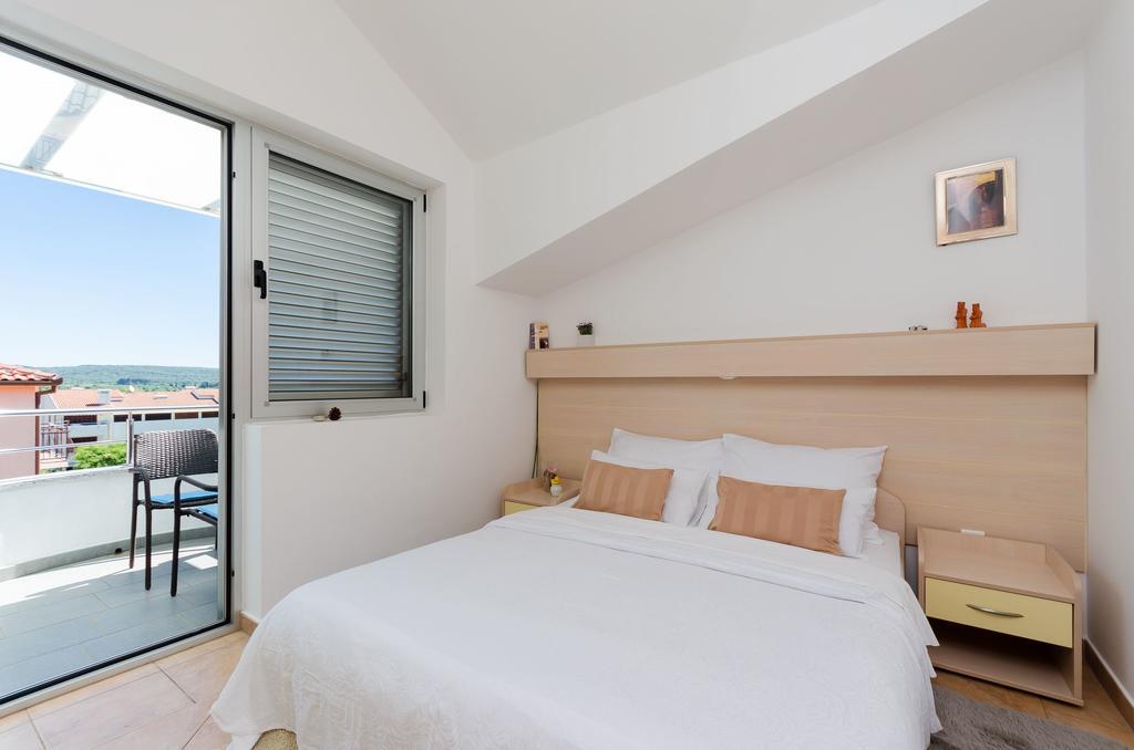 Apartments Valbruna 罗维尼 外观 照片