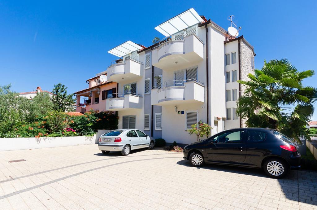 Apartments Valbruna 罗维尼 外观 照片