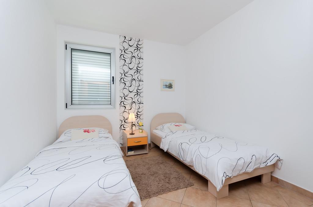 Apartments Valbruna 罗维尼 外观 照片